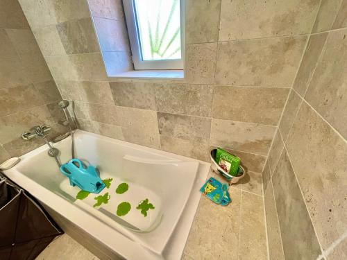 a bathroom with a tub with a toy in it at " Ô Chai Nous " 14 pers - Billard, Babyfoot - Structure de Jeux in Poucharramet
