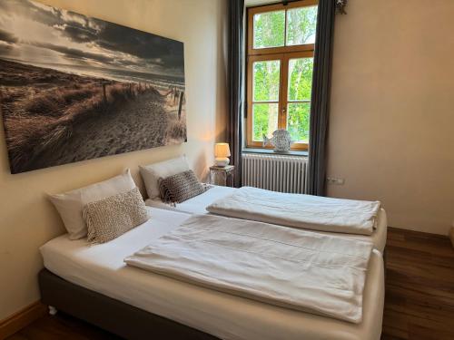 a bedroom with two beds and a painting on the wall at Drostenhaus Feldberg in Feldberg