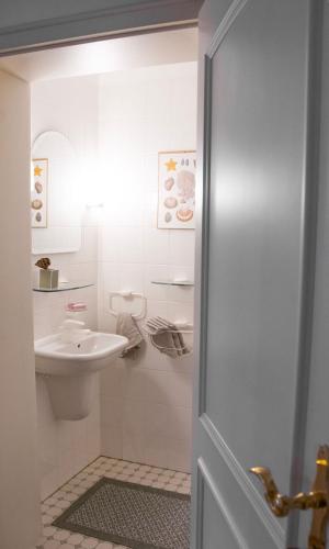a bathroom with a sink and a toilet at WenneQuartier in Schmallenberg