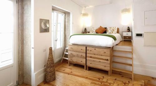 Flores'Old Town - Elegant studio with roomy patio