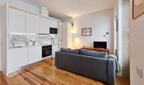 Flores'Old Town - Elegant studio with roomy patio