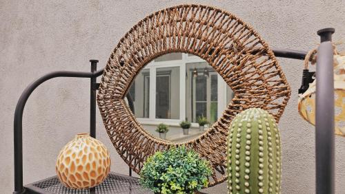 Flores'Old Town - Elegant studio with roomy patio