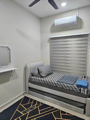 Ένα ή περισσότερα κρεβάτια σε δωμάτιο στο Adam Homestay