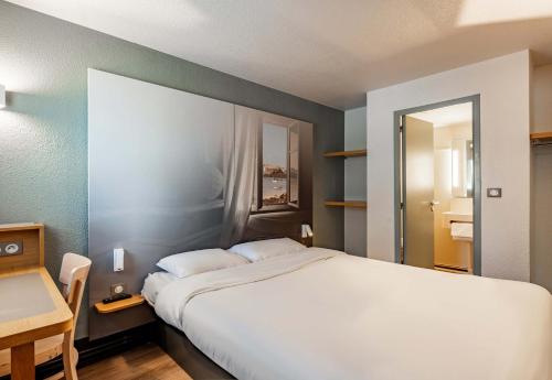 Postel nebo postele na pokoji v ubytování B&B HOTEL Morlaix