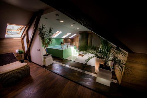 a room with a bathroom with a tub and plants at Pensiunea Un Baiat si o Fata in Cîmpulung