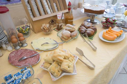 Eten bij of ergens in de buurt van het hotel

