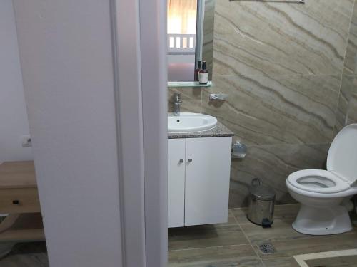 Bunec Seascape Villa Apartmentsにあるバスルーム