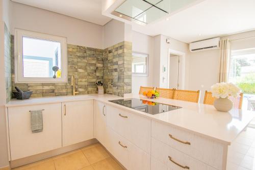 Casa Ana Superbly Renovated with Heated Private