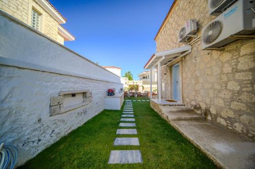 Galería fotográfica de Alaçatı'da Saunalı Jakuzili Villa en Cesme