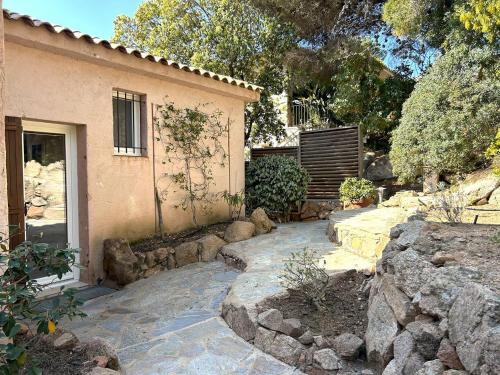 Mini-villa à 5 minutes de la plage de Santa Giulia