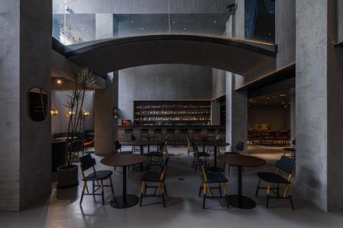 Restoran atau tempat lain untuk makan di Neobridge Hotel