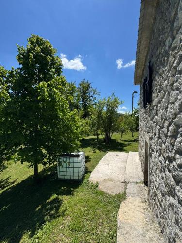 Zahrada ubytování LOPATE mountain stone house