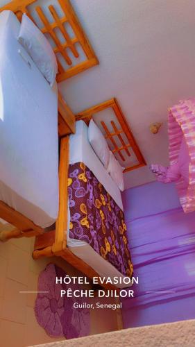 Postel nebo postele na pokoji v ubytování Hôtel évasion pêche djilor île sine saloum