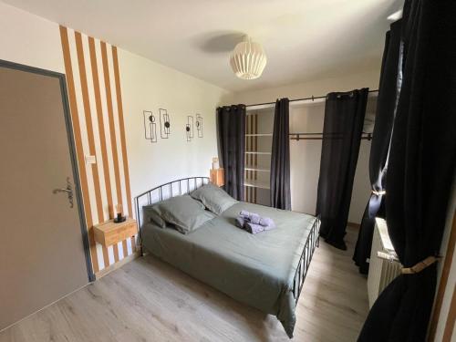 Postel nebo postele na pokoji v ubytování Gîte - La Sabletine