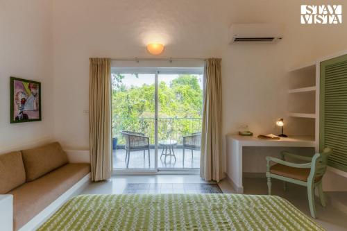 Ruang duduk di StayVista at Villa Paradiso - Private Pool, Wi-Fi