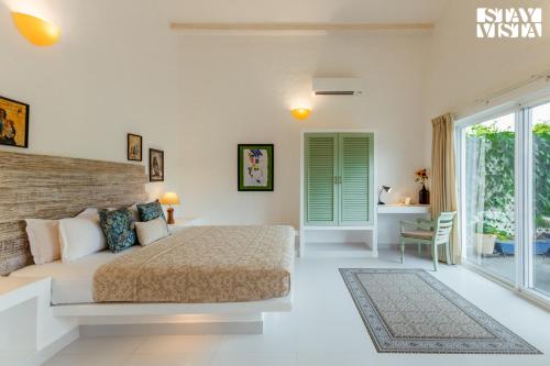 Ruang duduk di StayVista at Villa Paradiso - Private Pool, Wi-Fi