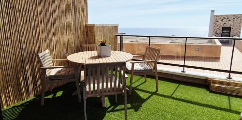 a table and chairs on a balcony with a view of the ocean at Blue Amber-Los Arenales del Sol-Alicante in Arenales del Sol