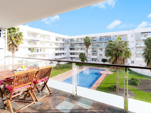Bel appart. familial à Roses: 1,2 km plage, piscine, parking, proche commerces & supermarchés