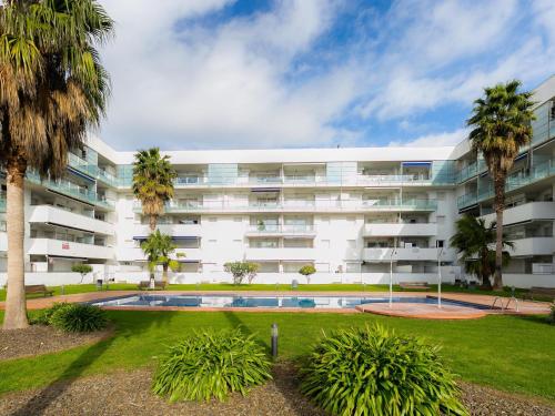 Bel appart. familial à Roses: 1,2 km plage, piscine, parking, proche commerces & supermarchés