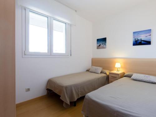 Appartement à Roses avec piscine, proche plage et commerces, idéal pour familles