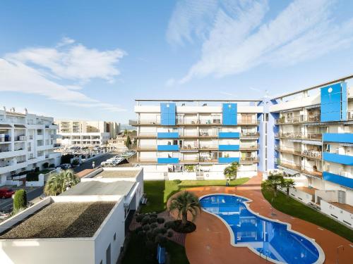 Appartement à Roses avec piscine, proche plage et commerces, idéal pour familles