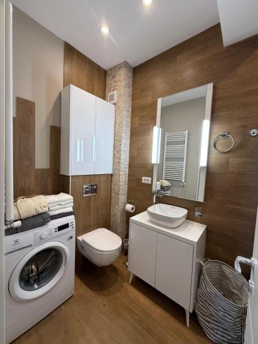 Et badeværelse på Maribela Apartments