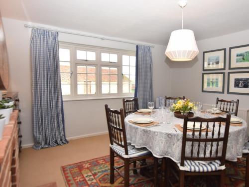 Χώρος καθιστικού στο 3 Bed in Kettlestone KT037