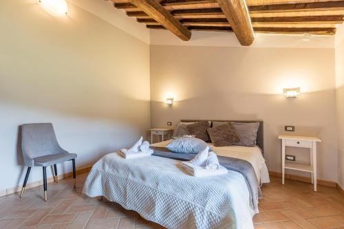a bedroom with a bed with towels on it at Masseria del bosco Poderuccio in Chianciano Terme
