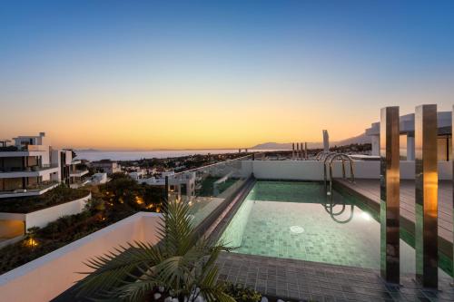 Marbella Dunes Penthouse - Brand NEW, Splendid ROOFTOP, Pool & Sea View