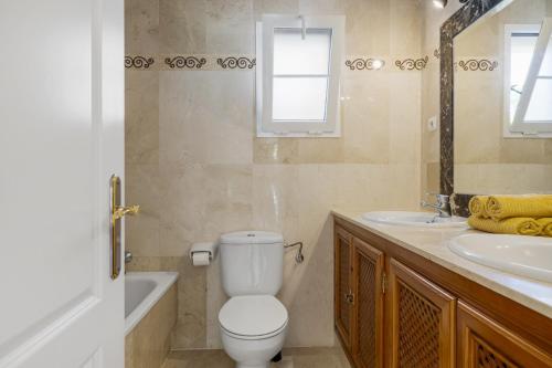 a bathroom with a toilet and a sink at Golf Residence Casa Aida in Mijas