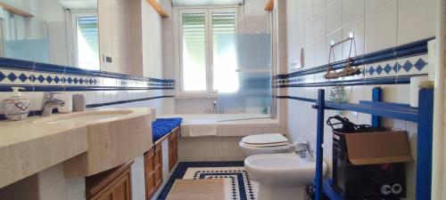 Et badeværelse på Ostia Fronte Mare - Bibbi's Seaview Flat