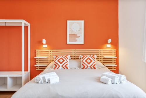 Una cama o camas en una habitación de Stefy's Home #Cattedrale