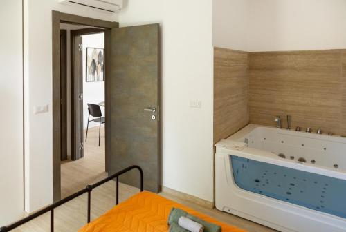 Maris Suite - Romantic Jacuzzi photo 3