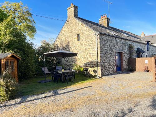 Maison en pierres à la campagne