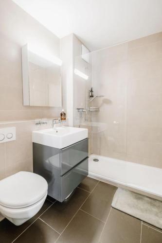 Modern Apartment with balcony in Zurich Center A Hoh - Self Checkin