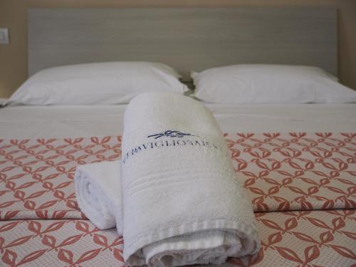 a towel sitting on top of a bed at Meravigliosalento in Squinzano