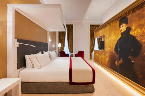 a hotel room with a bed and a painting on the wall at Áurea Ana Palace by Eurostars Hotel Company in Budapest