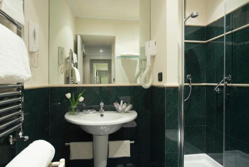 
a bathroom with a sink, toilet, and bathtub at Hotel Gregoriana in Rome
