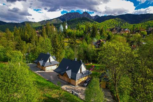 an aerial view of a house with mountains in the background at Enklawa Natura in Kościelisko
