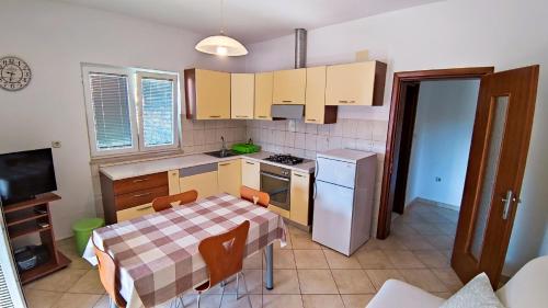 Leana Apartments , island of Brač