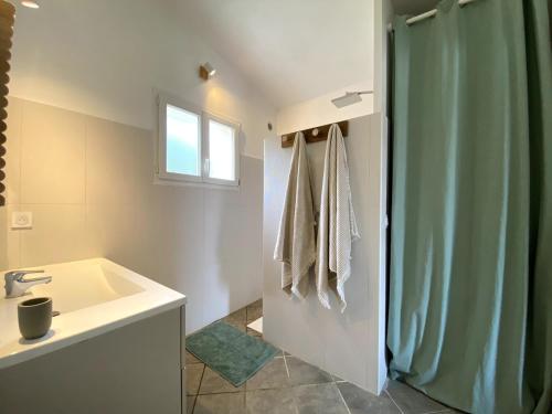 Koupelna v ubytování Villa Porto Vecchio, calme avec piscine