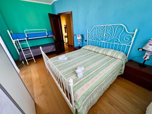 a bedroom with a bed with a blue wall at Affittacamere Villa Rosa in Pacentro