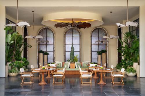Χώρος καθιστικού στο Kimpton Aqeos Hainan by IHG