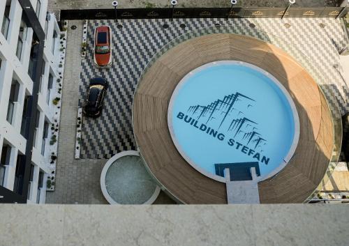 a round sign on the side of a building at NOYA - Hotel Building Stefan Resort II in Mamaia Sat/Năvodari