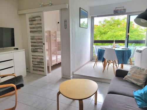Grand studio cabine 4 personnes Clim Très bien situé