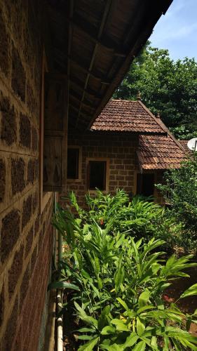 Shantam Homestay - Powered by Grackleにある庭