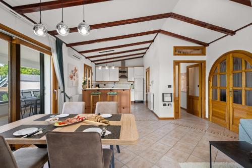 a dining room and kitchen with a table and chairs at House Trget in Trget
