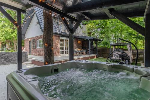 BalChill House With Sauna And Jacuzzi - Happy Rentals