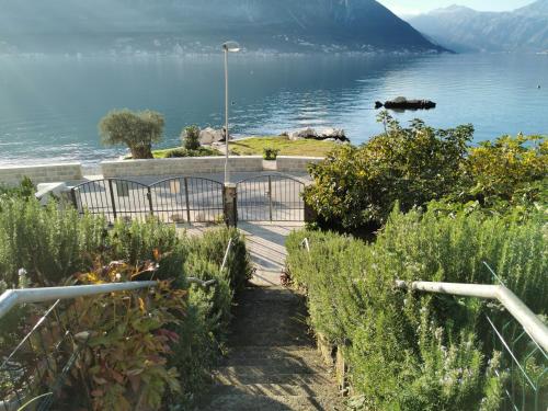 Fotografie z fotogalerie ubytování Trinity Apartment Seafront v destinaci Kotor