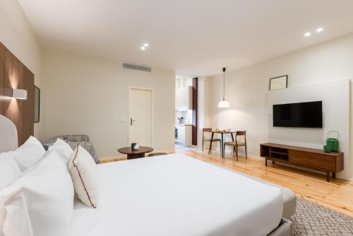 TV a/nebo společenská místnost v ubytování Albertina Carlos Alberto by Aspasios